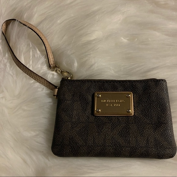 Michael Kors Handbags - Michael Kors coin purse Michael Kors Handbags - Michael Kors coin purse